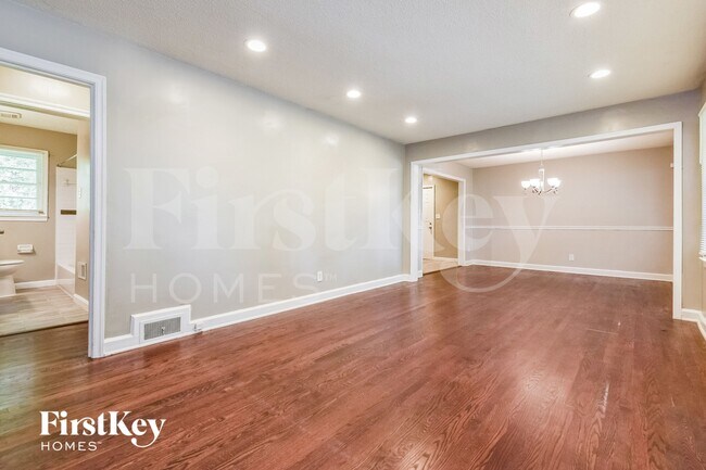 1885 Long Dr