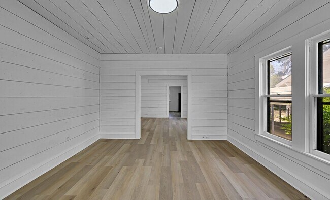 Photo - Spacious 3 Bed - 1 Bath House Near Downtown