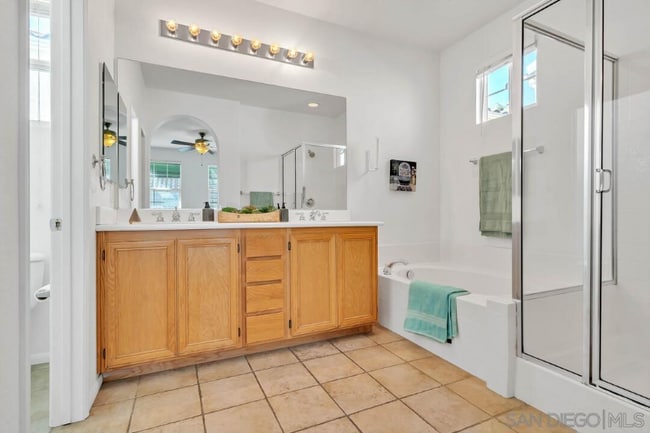 Photo - 916 Teatro Cir