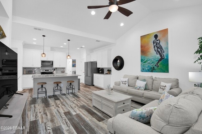 Photo - 402 Parrot Ln