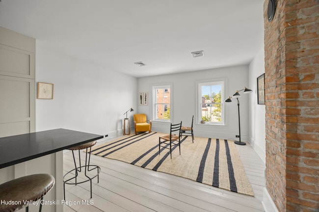 Photo - 620 Warren St