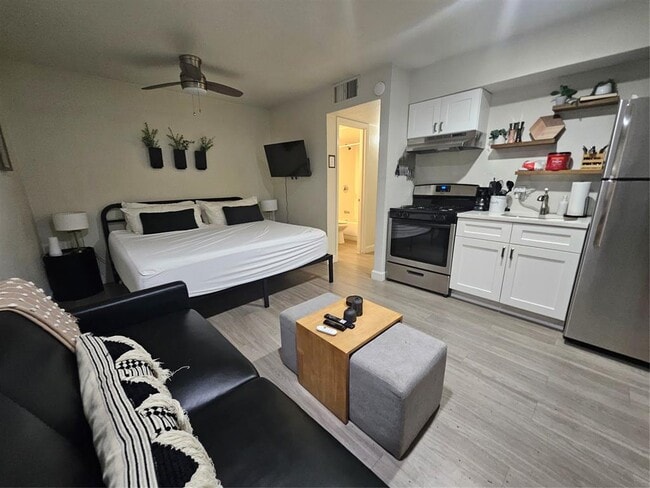 Photo - 4501 Speedway