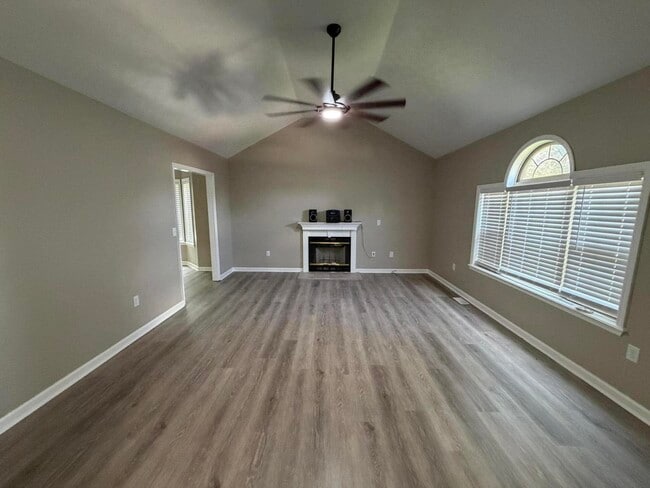 Photo - 372 Reynolds Dr