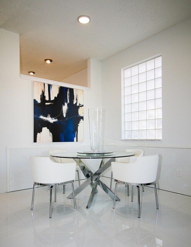 Photo - 661 Lake Wellington Dr