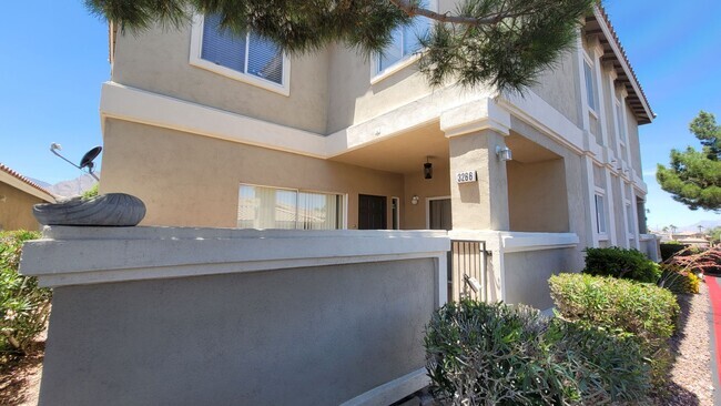 Building Photo - GATED TOWN HOUSE IN SUN TERRANCE COMMUNITY