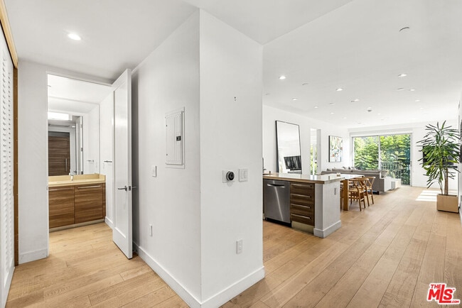 Photo - 855 Croft Ave Unidad 301