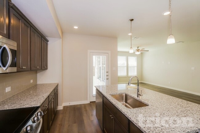 8101 Howell Oak Dr