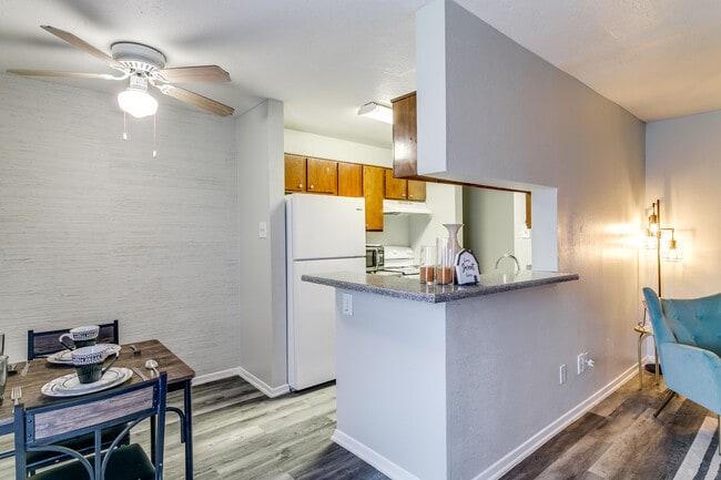 Kitchen/Dining Area
