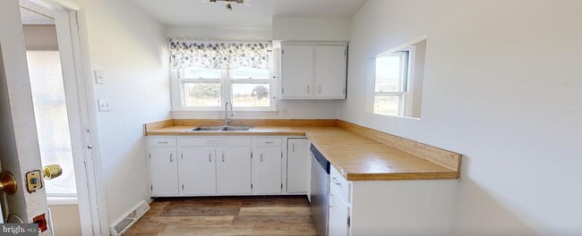 Building Photo - 10879 Clarksville Pike Rental