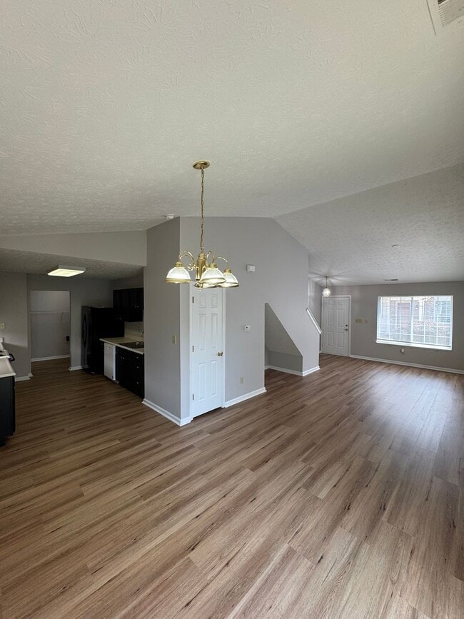 Photo - 703 Mountain Pine Dr