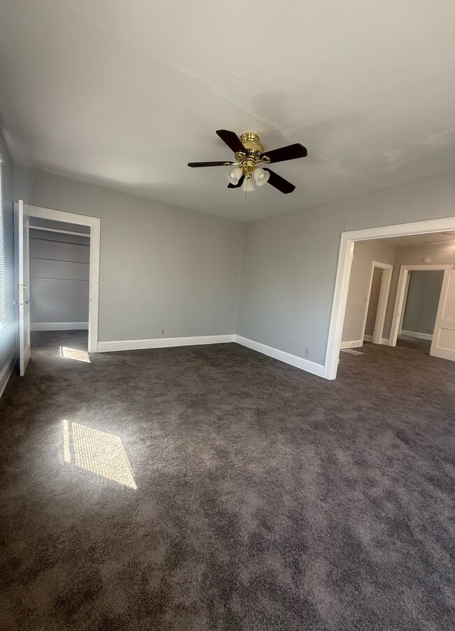 Building Photo - 3833 Vine St Unit 2