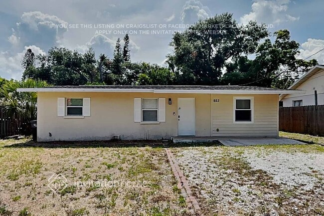 Building Photo - 923 38th St W