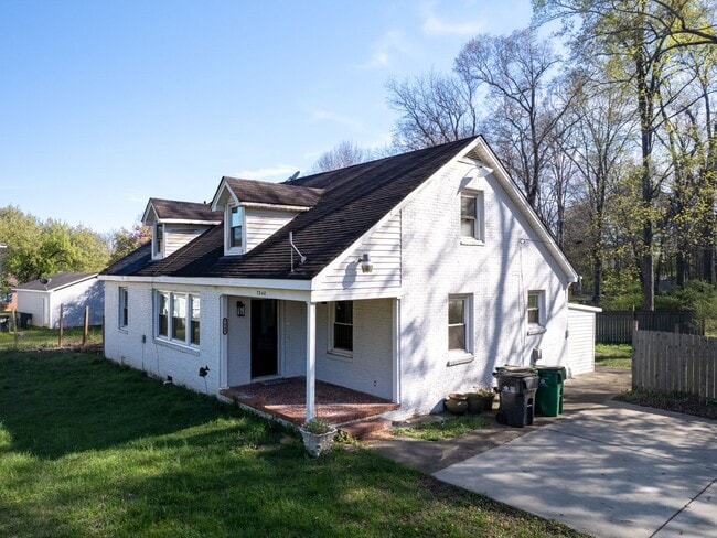 Photo - 7840 Lawyers Rd House