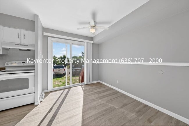 Photo - Parkcrest Dr - 924