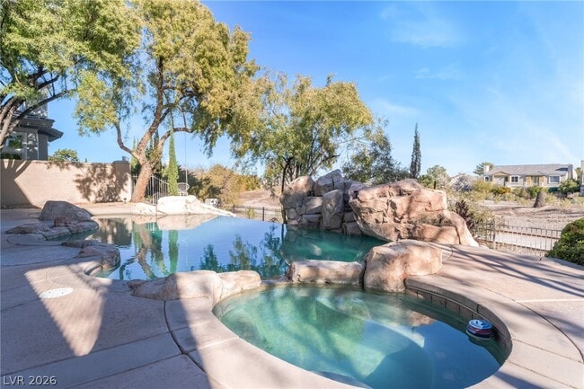 Photo - 904 Pont Chartrain Dr