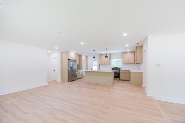 2305 Laverne Ave