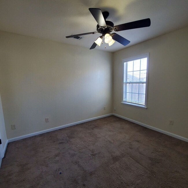 Photo - $500 Discount on First Month's Rent - Char...