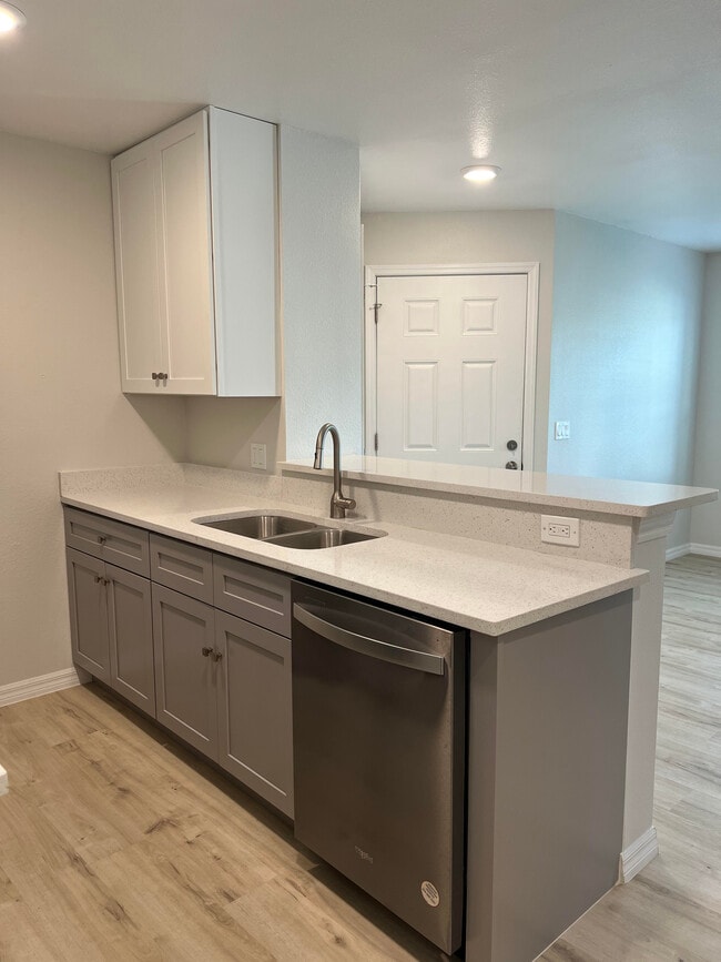 Photo - 2592 Grassy Point Dr Unit 212