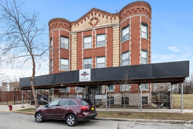 Building Photo - 5201 S Calumet Ave Rental