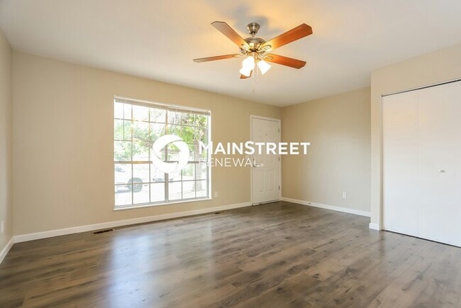 Photo - 4 Bedroom Pet-Friendly Home in AURORA, CO with Main Street Renewal