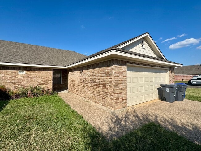 Photo - Duplex *LEASING SPECIAL AVAILABLE*