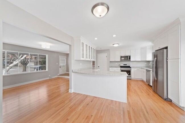 Photo - 1560 Warbler Dr