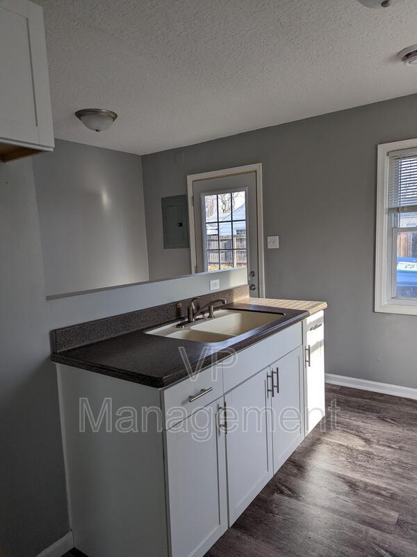 Photo - 2902 W 70th St