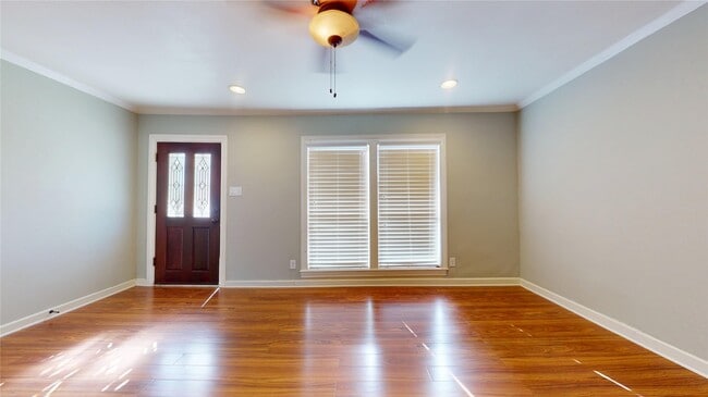 Photo - 317 Moody St