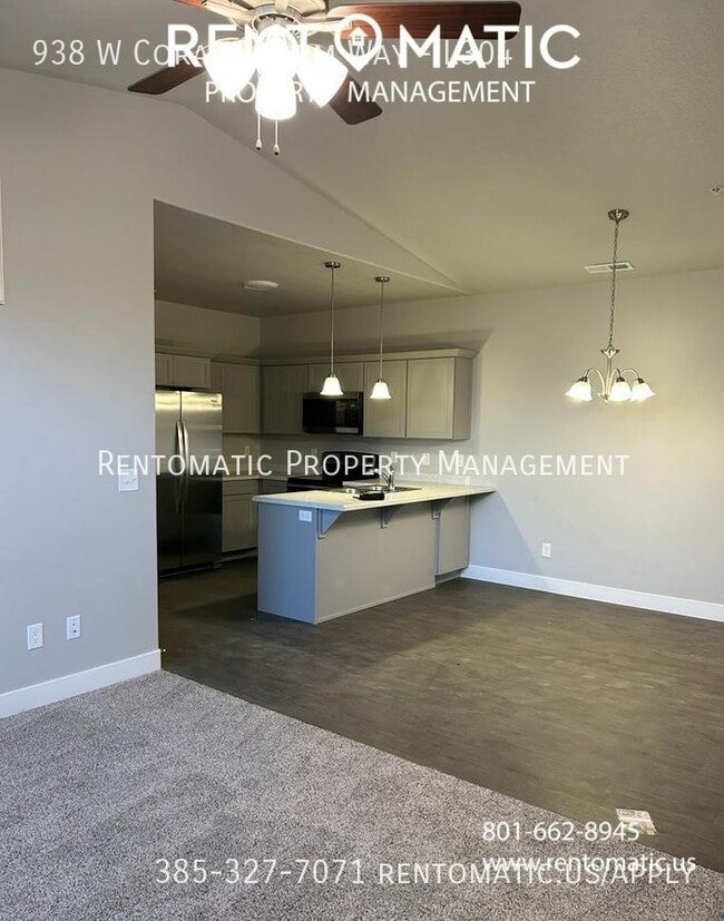 938 W Coral Charm Wy