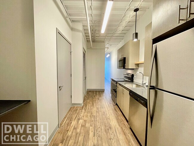 Photo - 911 W Dakin St