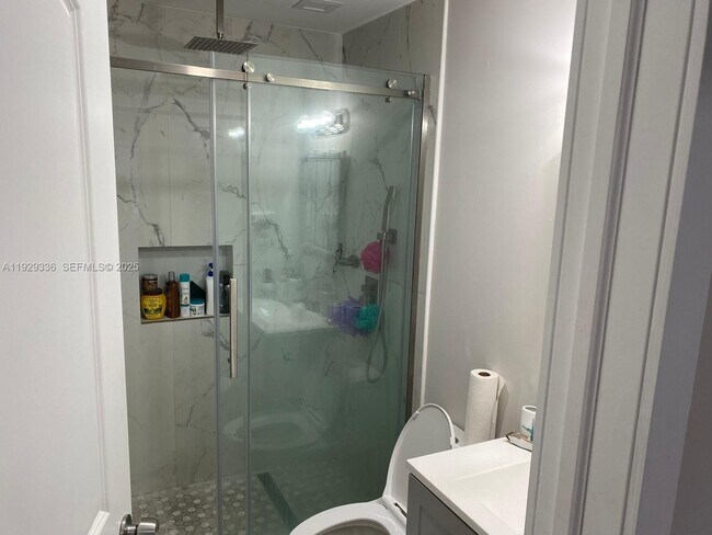 Photo - 342 E 46th St Unidad 1