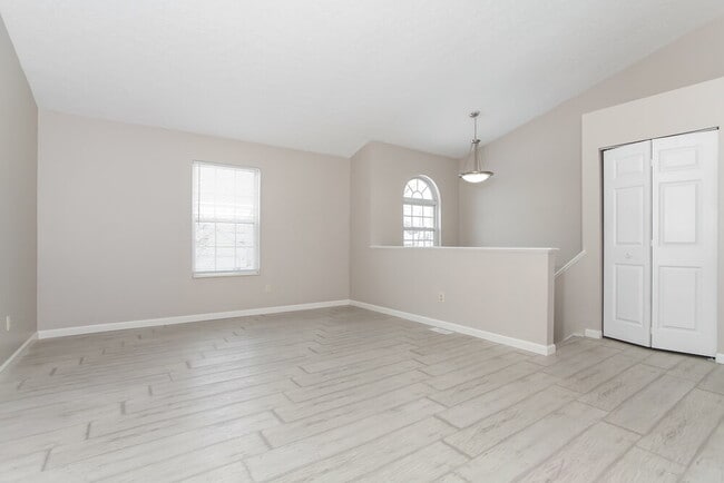 Photo - 313 Effington Ln