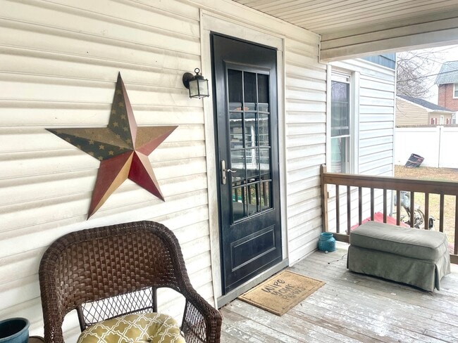 Photo - Stunning spacious 2nd floor apartment with Water View!