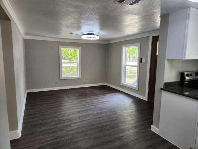 Photo - 728 Hudson Rd
