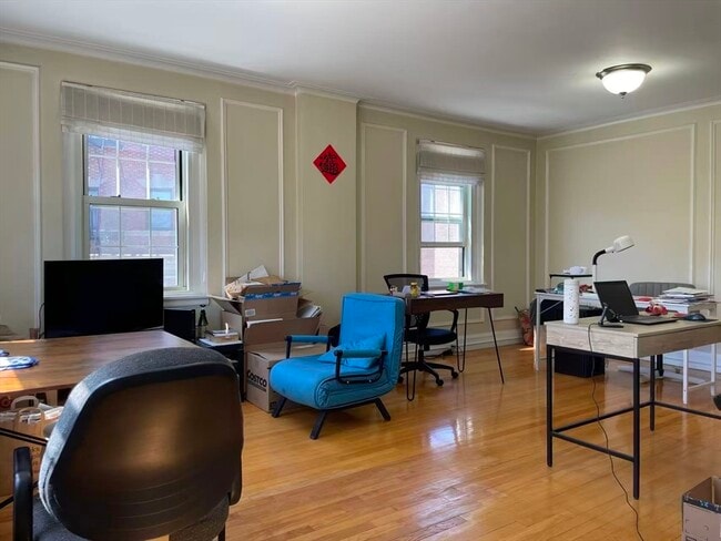 Building Photo - 1450-1454 Beacon St Unit 342