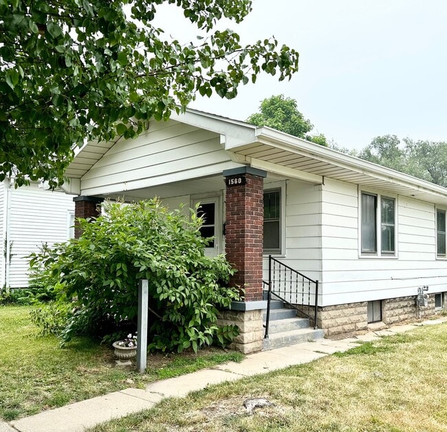 Building Photo - MOVE IN NOW & SAVE BIG! GET 1/2 OFF SEPTEM... Rental