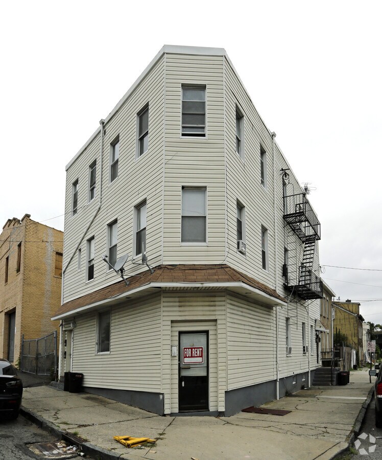 Photo - 11-13 Washington Ave