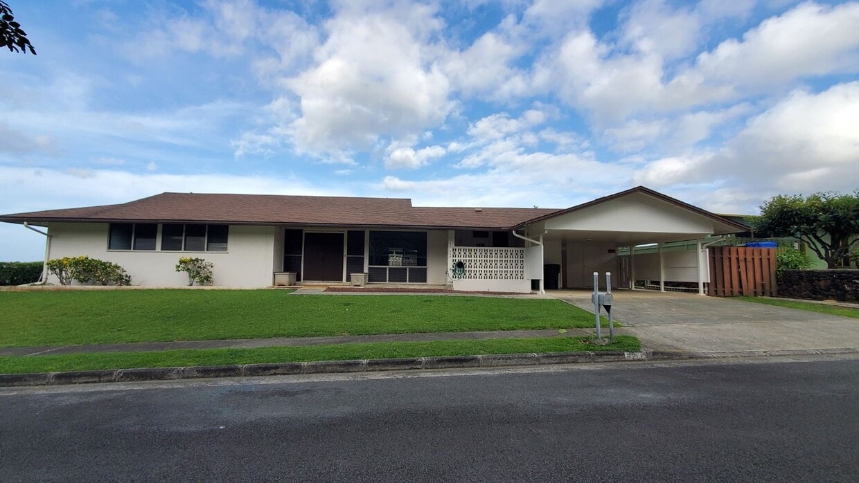 Crown Terrace single story with attached s... - Crown Terrace single story with attached s...