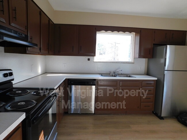 Photo - 98 Goodman Dr Unit Upper