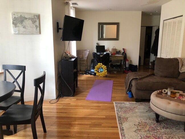 Building Photo - 102 Gainsborough St Unit 105