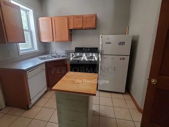 Photo - 2023 W Michigan St