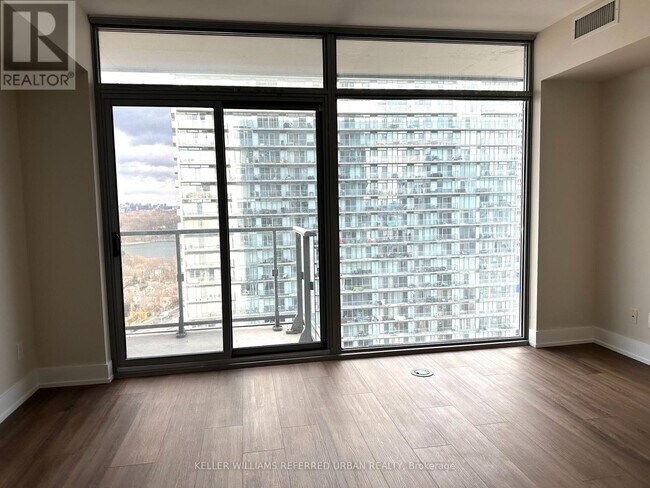 Photo - 105 The Queensway Unité 1913