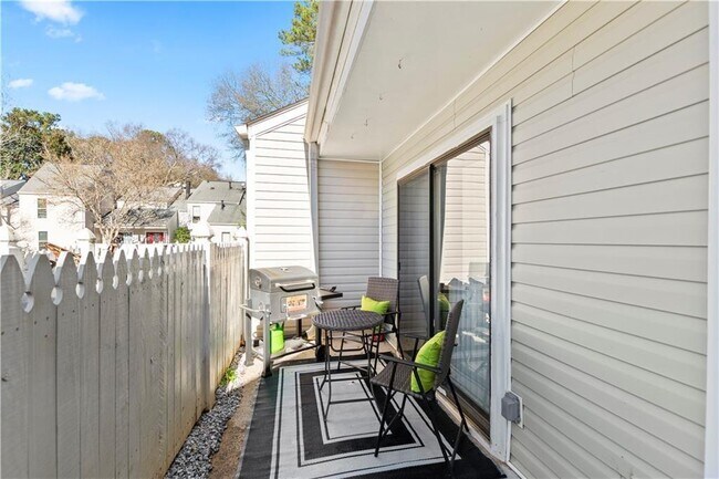 Photo - 2685 Meadowlawn Dr