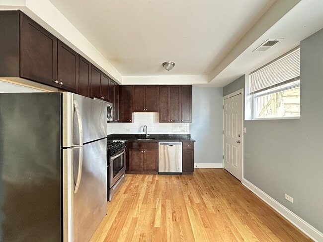 Photo - 1646 W Pratt Blvd Unit i2