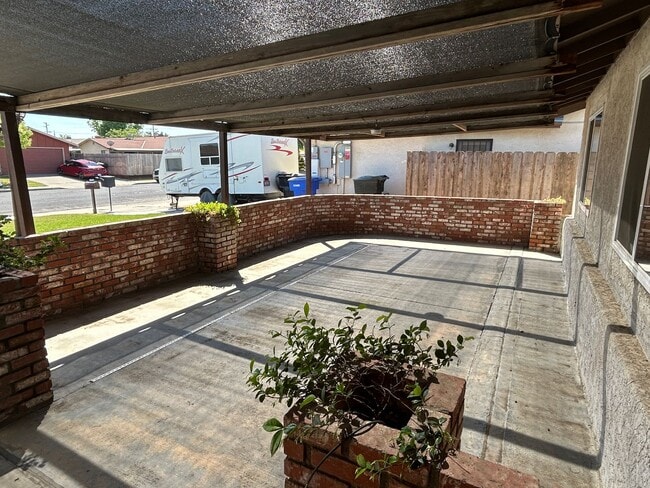 Photo - Don't miss out in North Hanford! 3 bedroom 2 bath with solar!