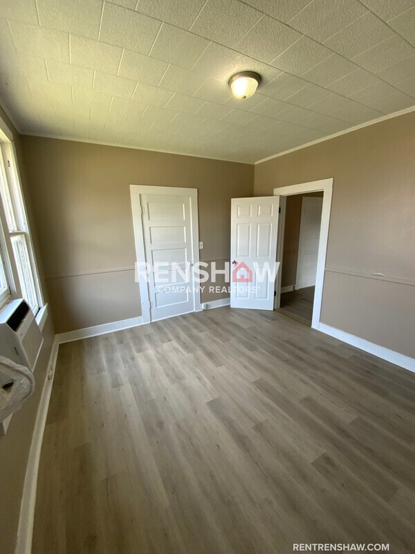 Photo - 109 S Church St