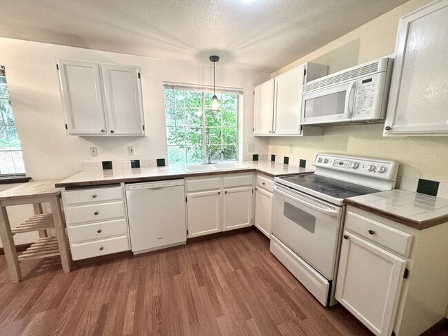 Photo - Prime Gig Harbor Location – Modern 2-Bedro...