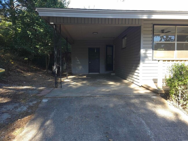 Photo - 408 Lindenhurst Dr