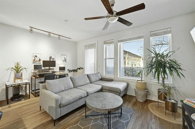 Photo - 1900 Barton Springs Rd Condo