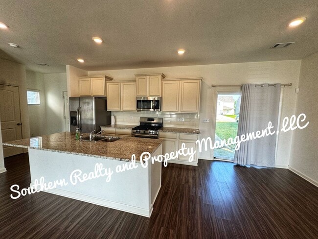 Photo - Country Feel but close to shopping